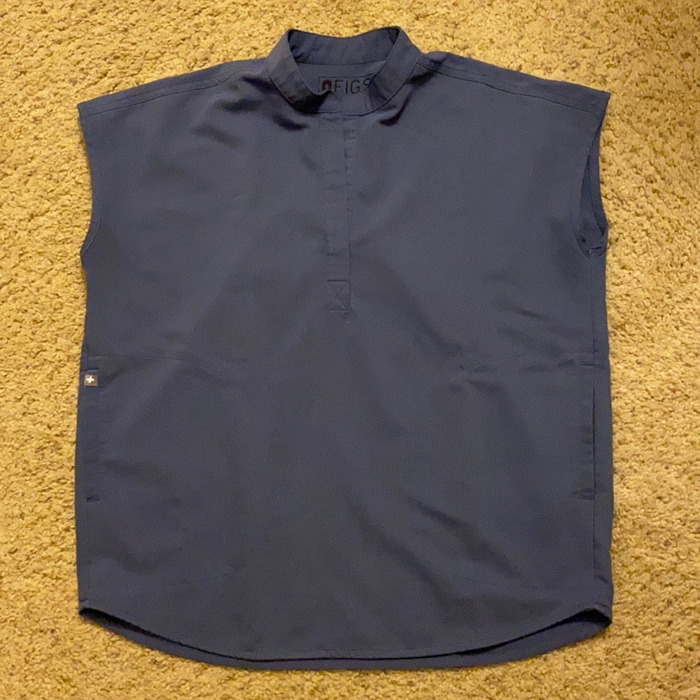 Figs scrub top